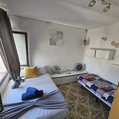 カプセルホテル Poble Sec Nino House