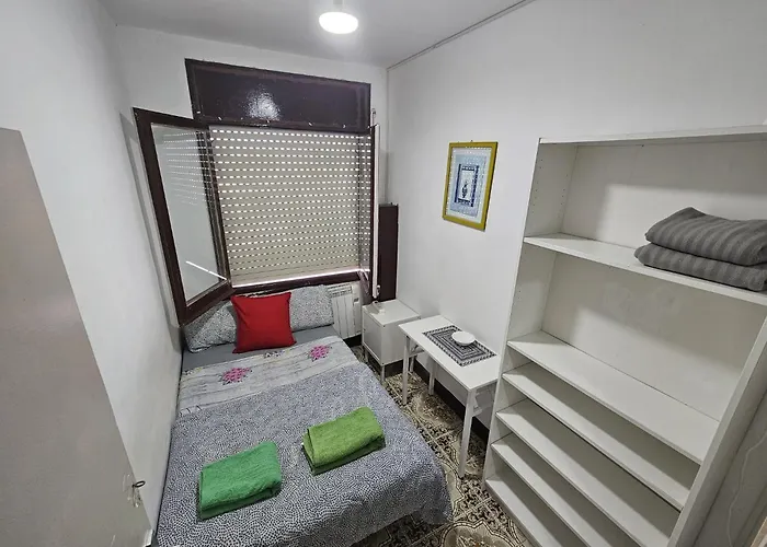 Poble Sec Nino House فندق-كبسولة *