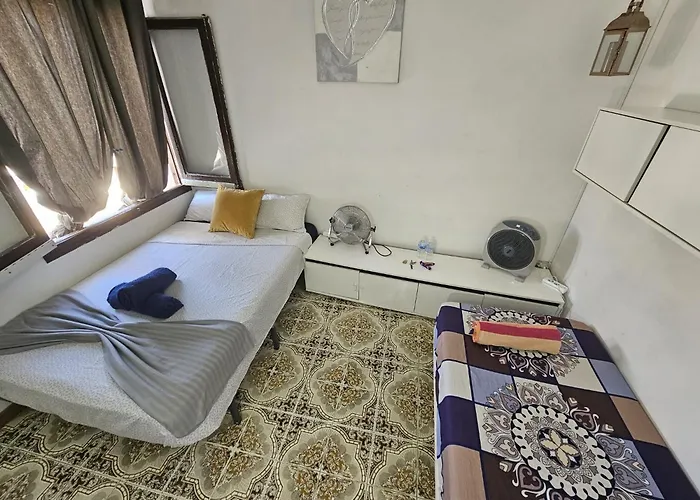 Poble Sec Nino House فندق-كبسولة *
