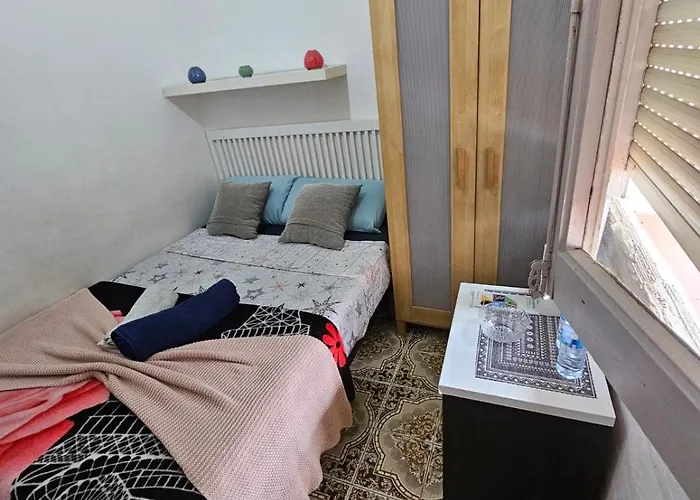 Poble Sec Nino House فندق-كبسولة برشلونة