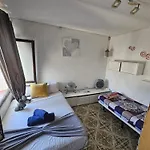 Hotel Cápsula Poble Sec Nino House
