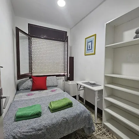 Poble Sec Nino House Capsule hotel Barcelona