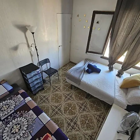 Capsule hotel Poble Sec Nino House Barcelona